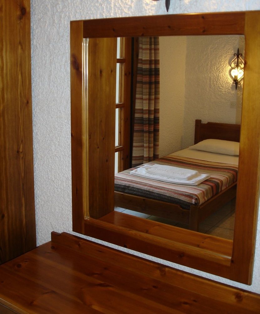 פלטניאס Maria Suites מראה חיצוני תמונה