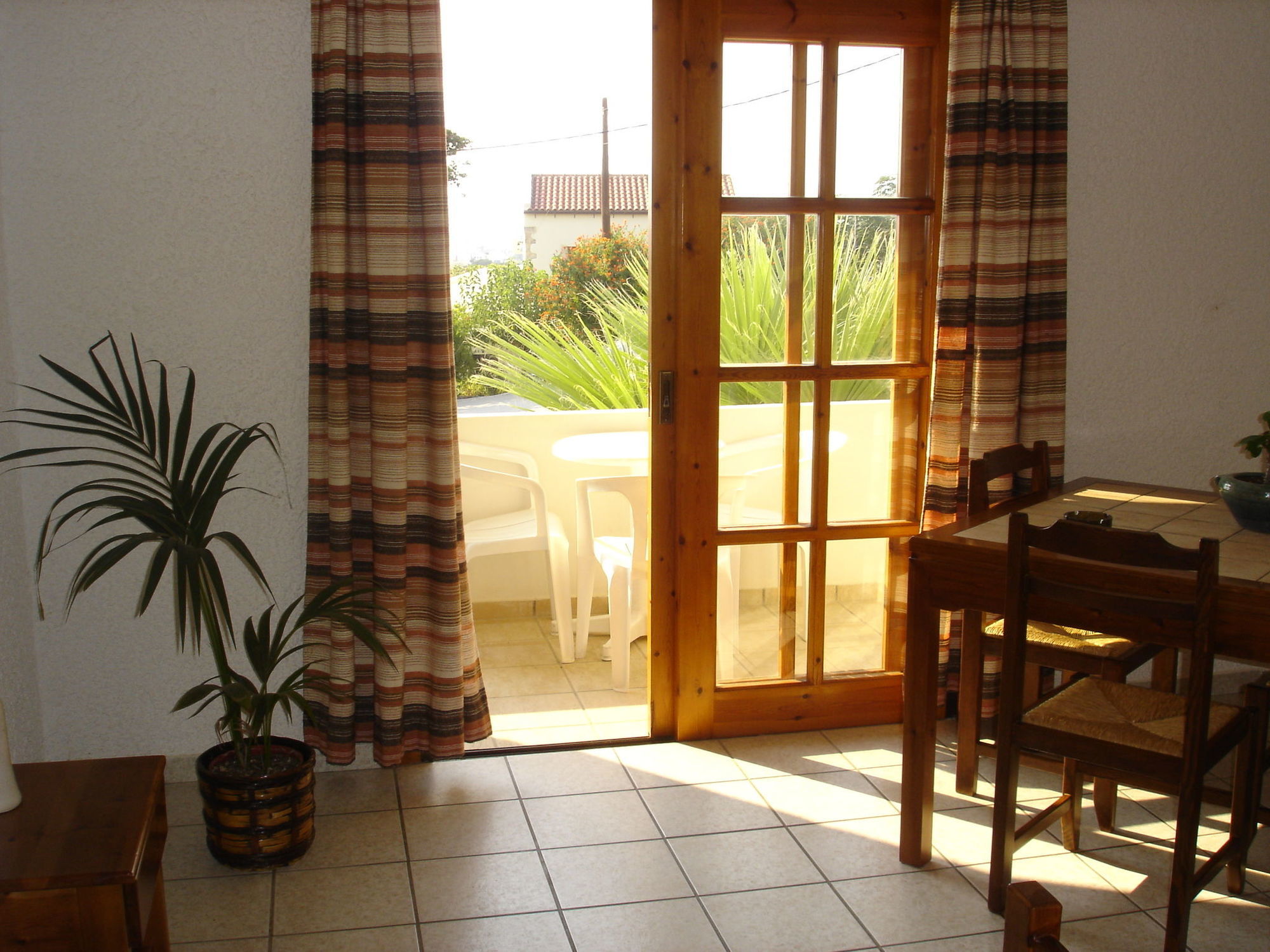 פלטניאס Maria Suites מראה חיצוני תמונה
