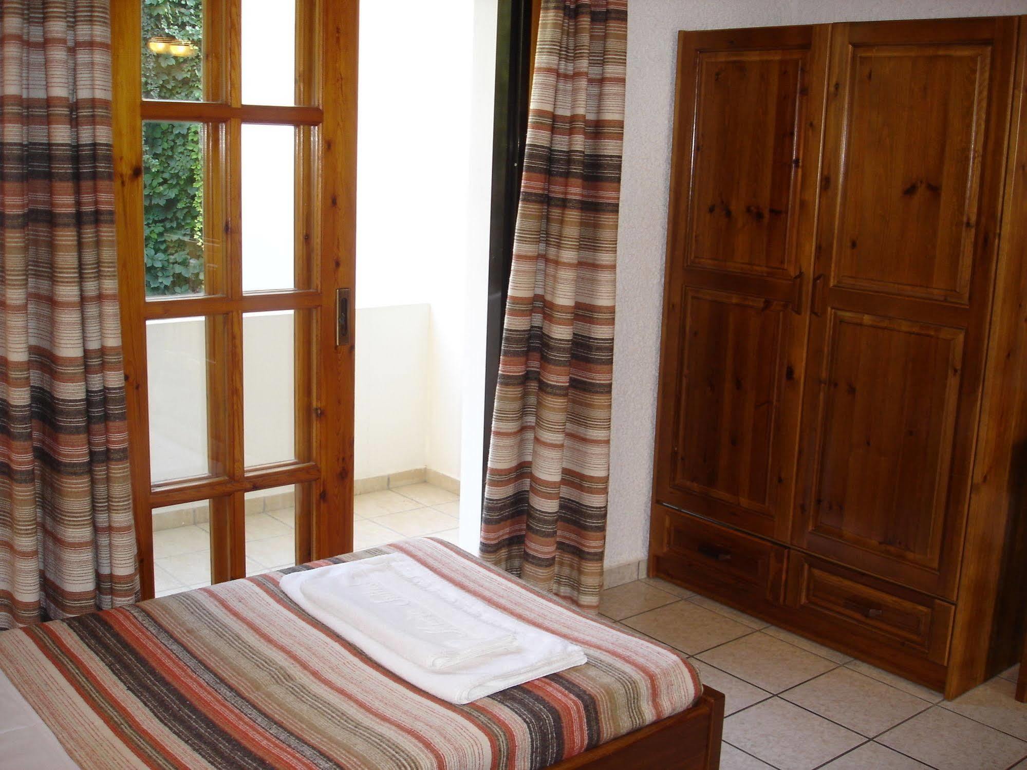 פלטניאס Maria Suites מראה חיצוני תמונה
