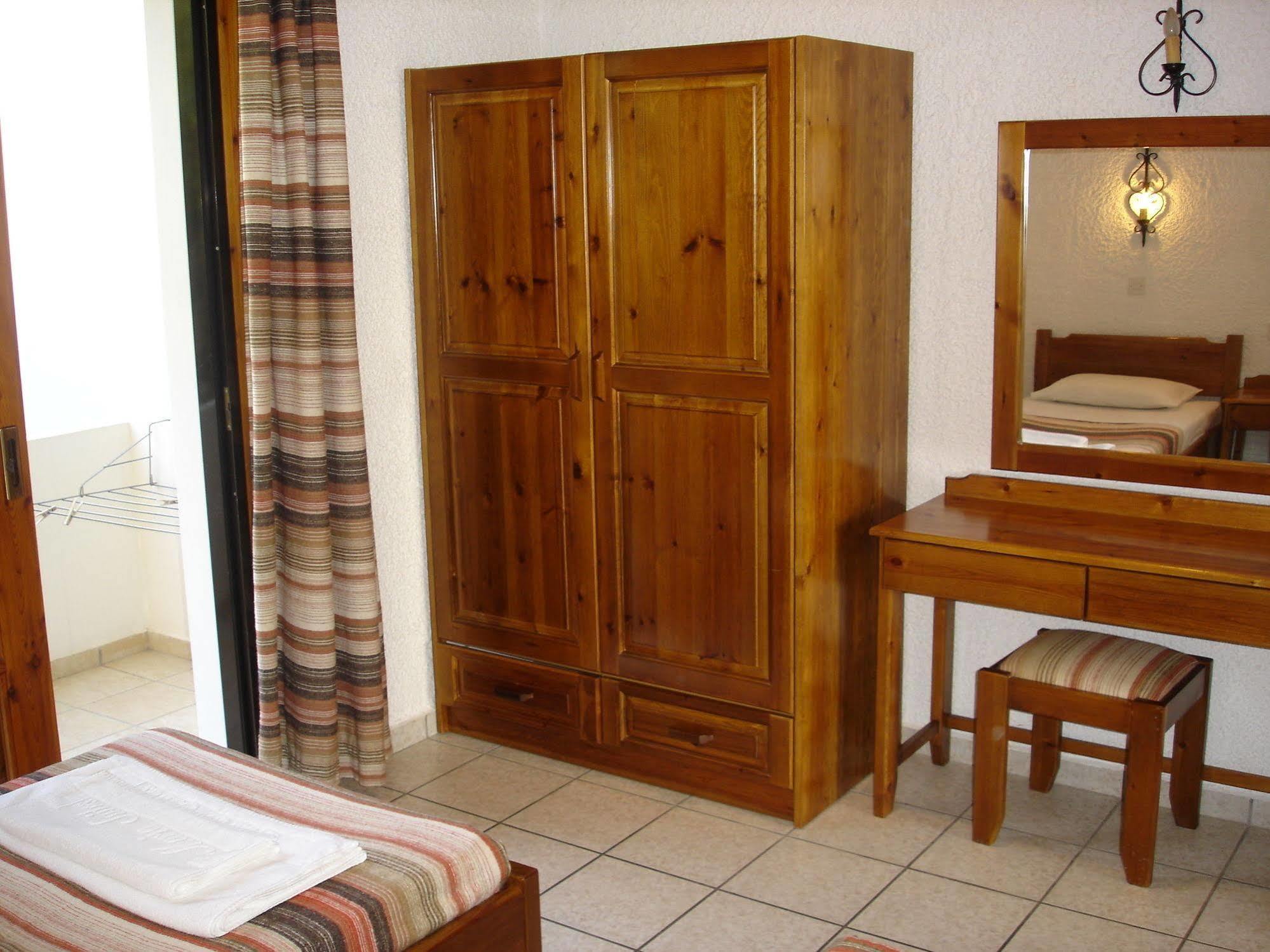 פלטניאס Maria Suites מראה חיצוני תמונה